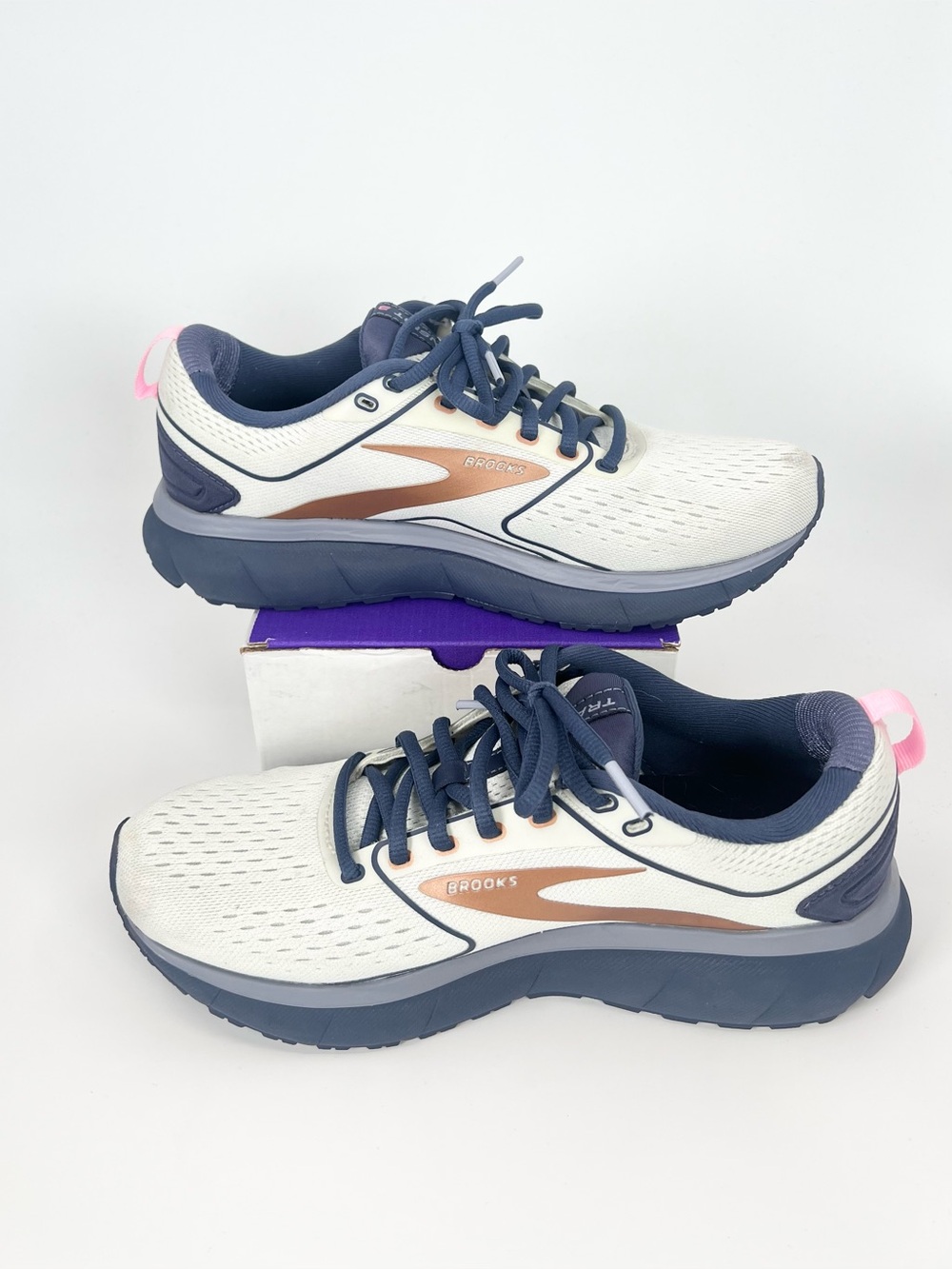 Brooks Transmit Running Athletic Shoes White Navy WOMENS 8.5 - GREAT TREAD
